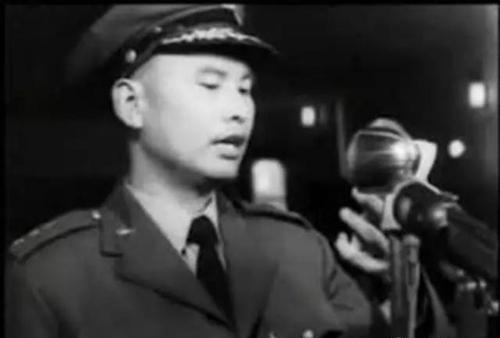 中校乘船叛逃台湾，获500两黄金，10个月后被当成神经病枪决
