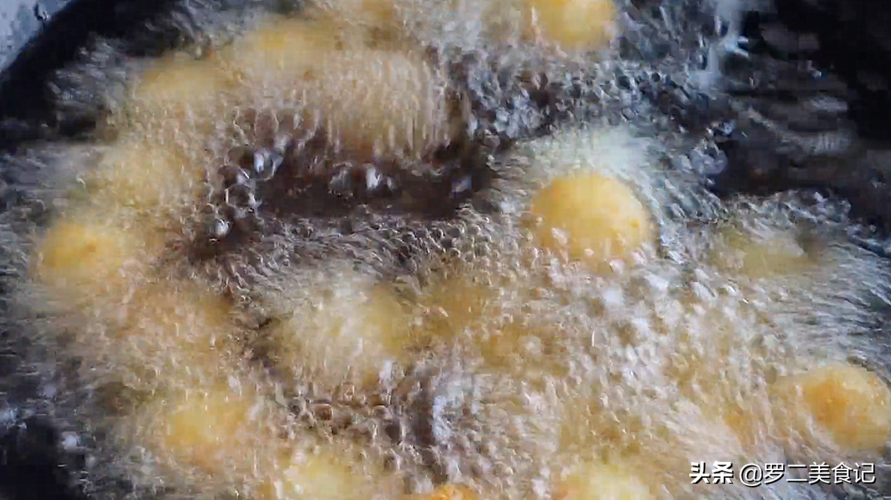 土豆最香的做法，做法简单无难度，一做一大盘不够吃，太解馋了