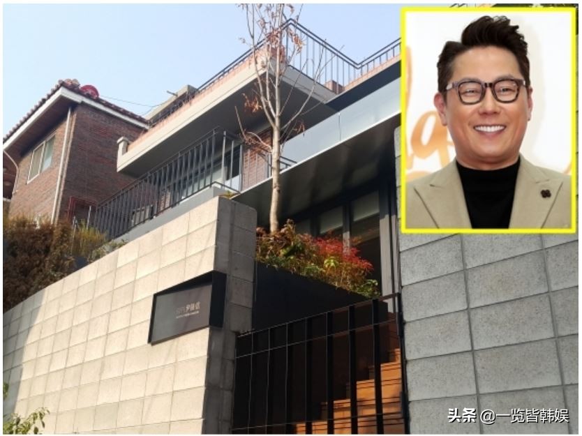 尹钟信退圈游走美国 与妻子身高差受质疑 作品曾