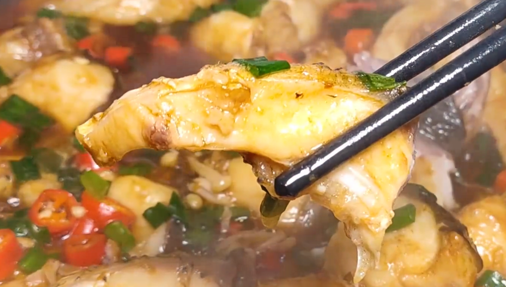 冬天要多吃魚，學會懶人做法，鮮香嫩滑味道足，出鍋就是大硬菜