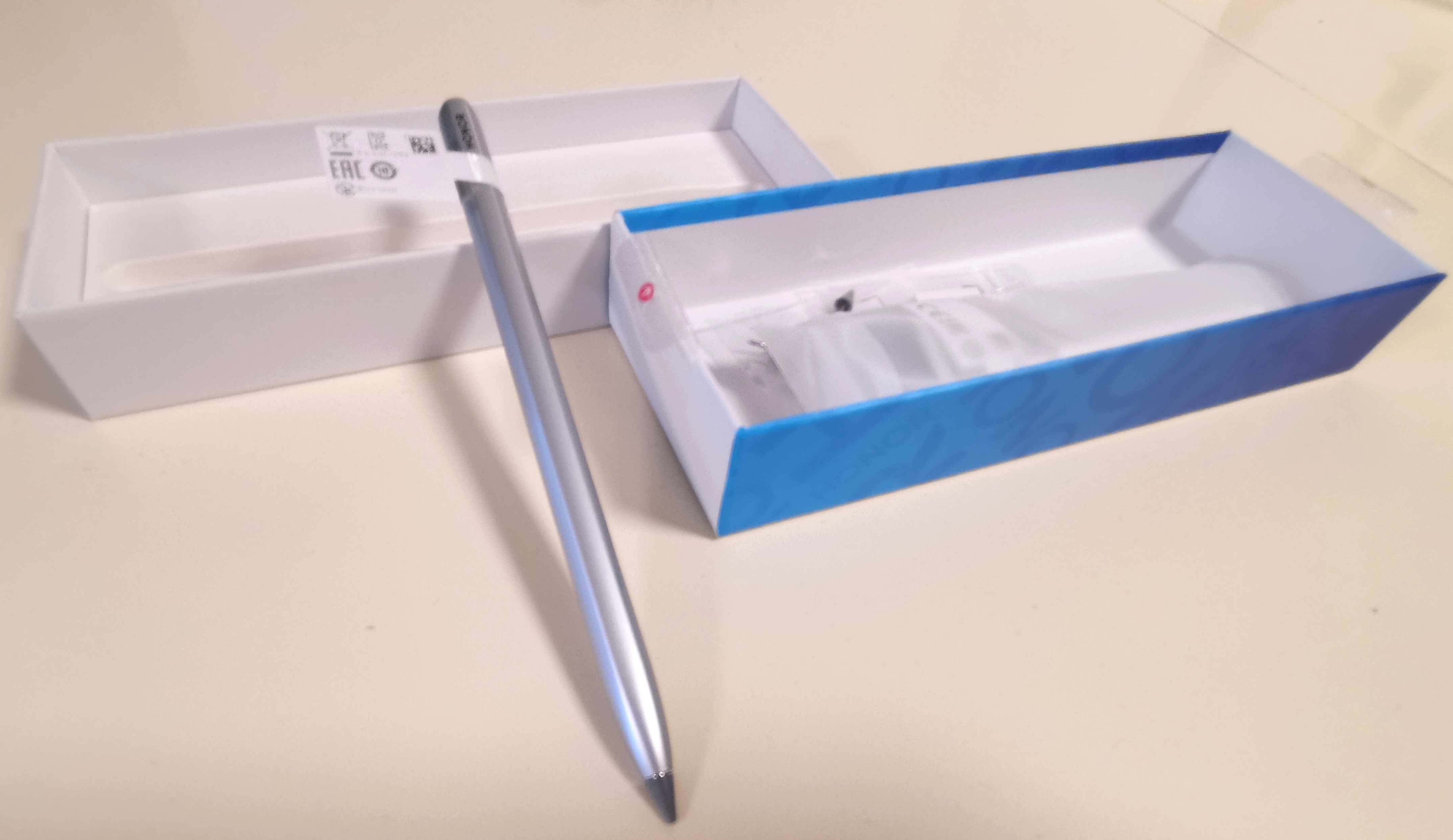 这次我想抛开硬件参数来谈谈体验，来自荣耀平