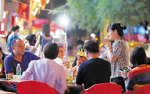 重视“地摊经济”，才是我国经济度过严冬的保