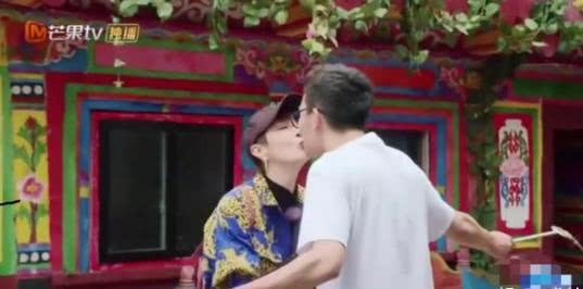 有种“溺爱”叫吴刚，儿子23岁啃老不算啥，和妈