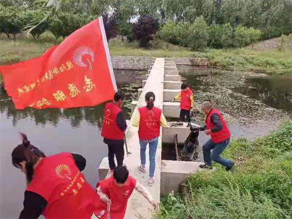 莒县陵阳镇志愿组织开展保护母亲河活动