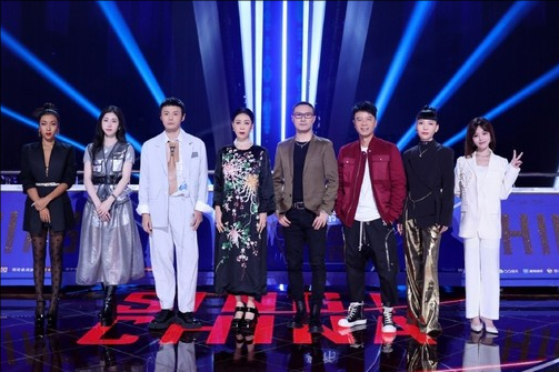 柳云龙19岁女儿参加好声音，6位导师为其转身！