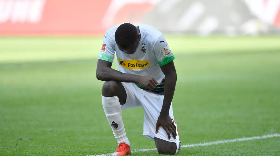 体坛众星声援弗洛伊德，为同胞鸣不平，乔丹愤