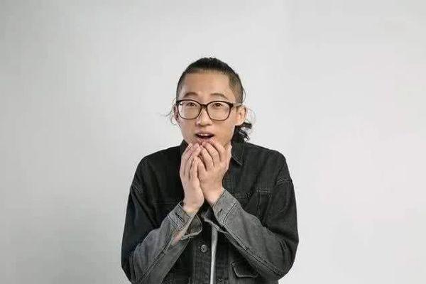 池子再发文反击李诞公司！他一年没活干，李诞