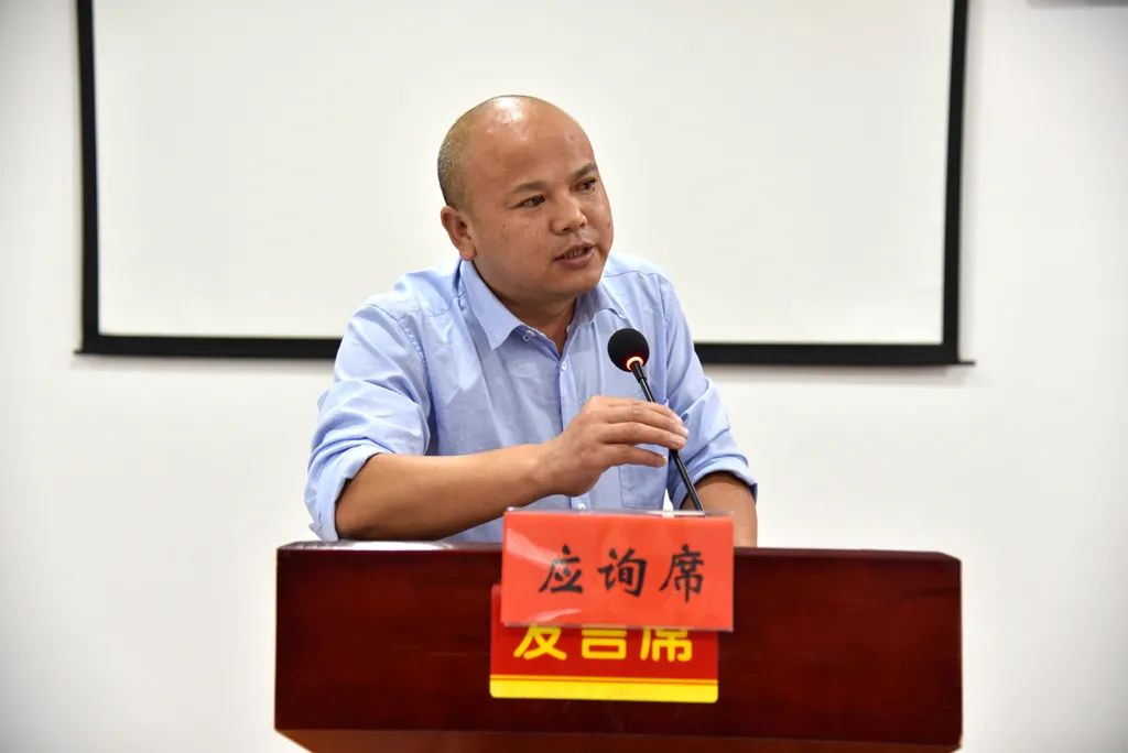 新晃人大专题询问小区物业管理工作
