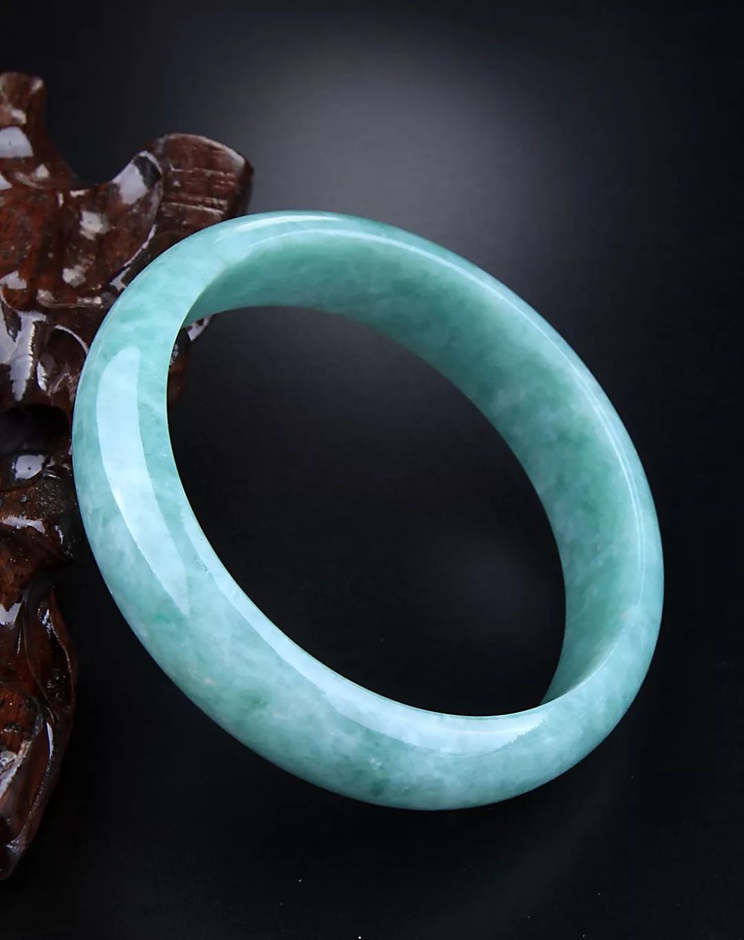 豆种翡翠手镯的价格一般是多少豆种翡翠手镯有哪些种类