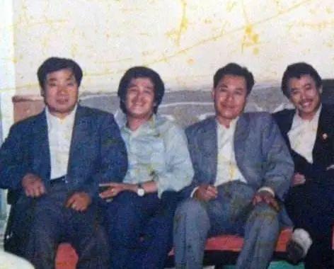 1996年，潘长江闹离婚，杨云直怼：我跟你厕所住了8年，凭什么？