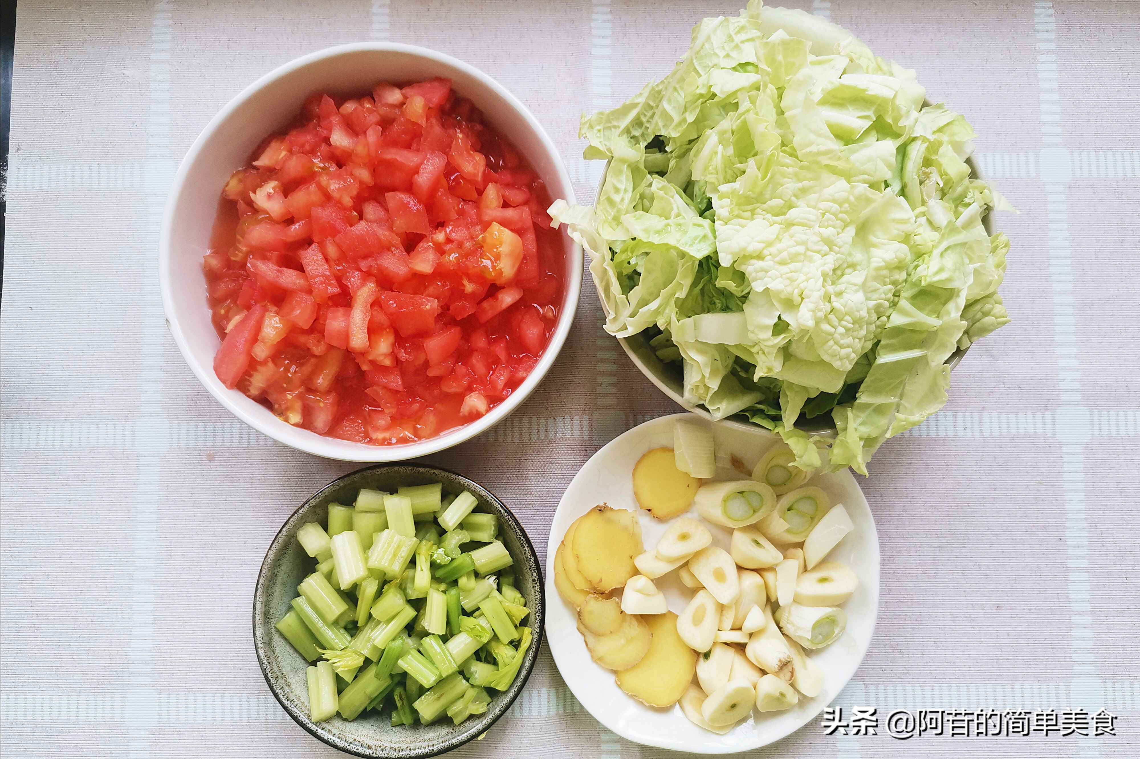 Today’s holiday, make a bowl of children’s favorite Ding Ding noodles, delicious and full, really fragrant