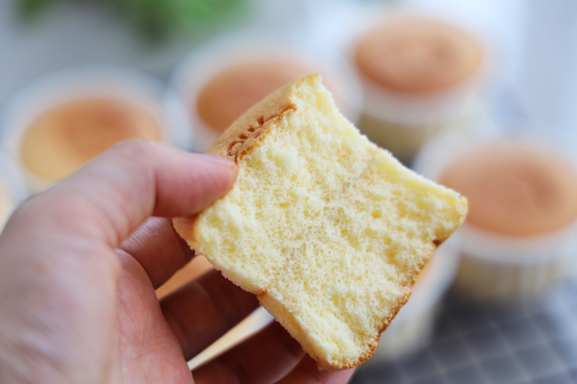 戚风纸杯蛋糕的做法，不回缩不开裂，柔软细腻，在家做轻松搞定