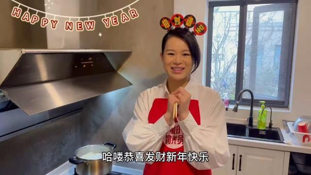 胡杏兒曬一家五口官宣三胎得子，奕霆奕霖初現弟控屬性超有愛
