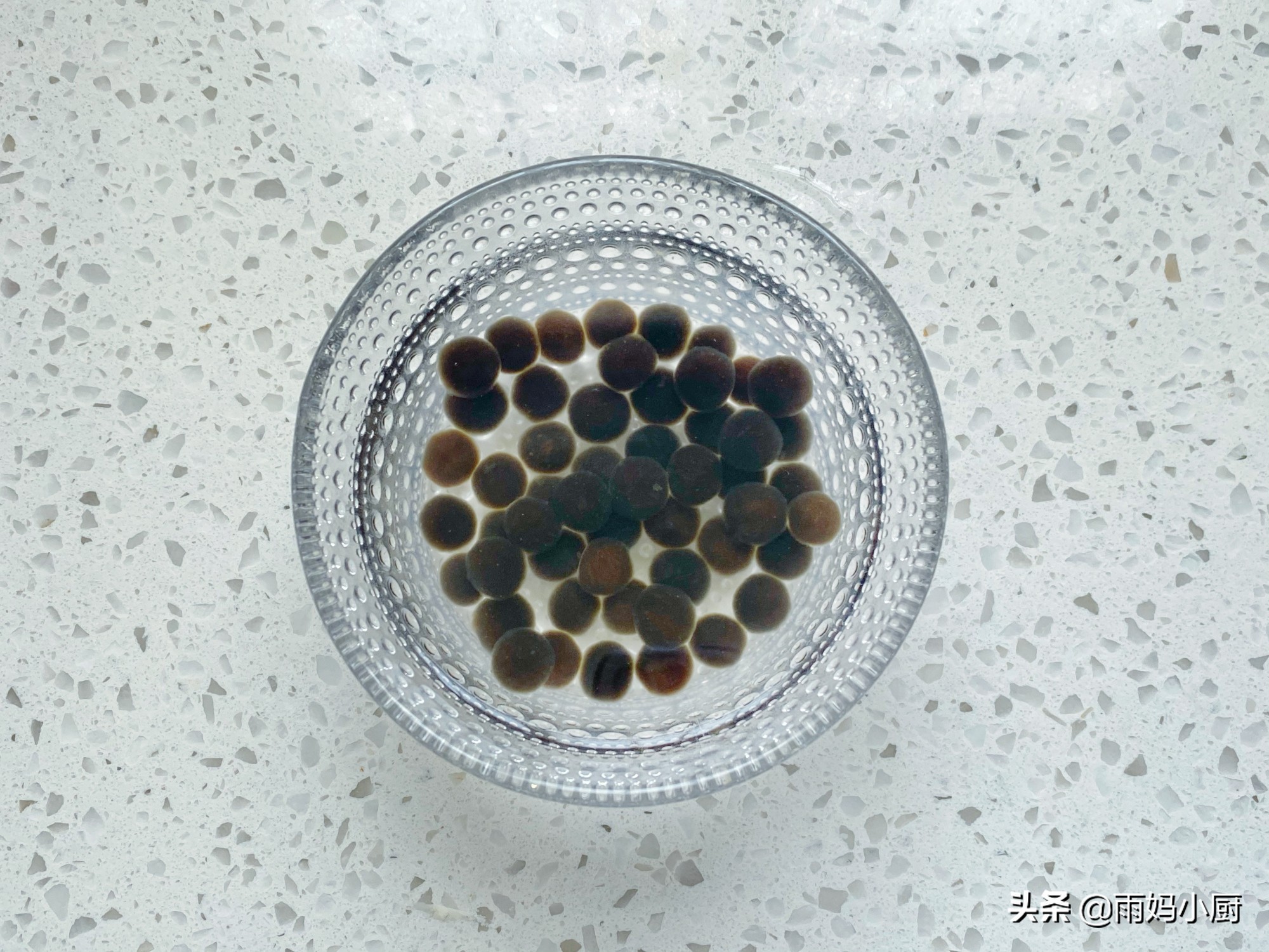 做奶茶原來這麼簡單，放入食材，十多分鐘搞定，珍珠Q彈奶茶香濃