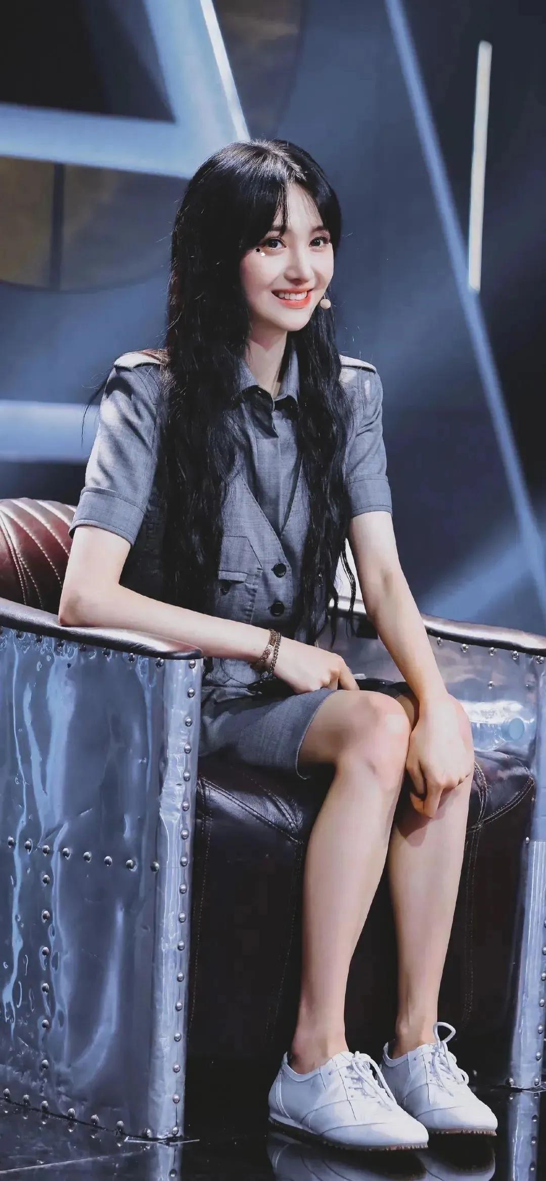 美女壁纸 爱你不是两三天图片