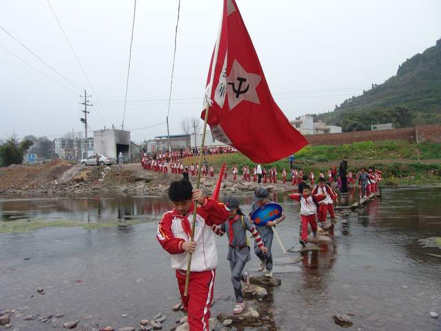 将红色基因融入孩子们的血脉里，旺苍东河小学的红色文化积淀历程