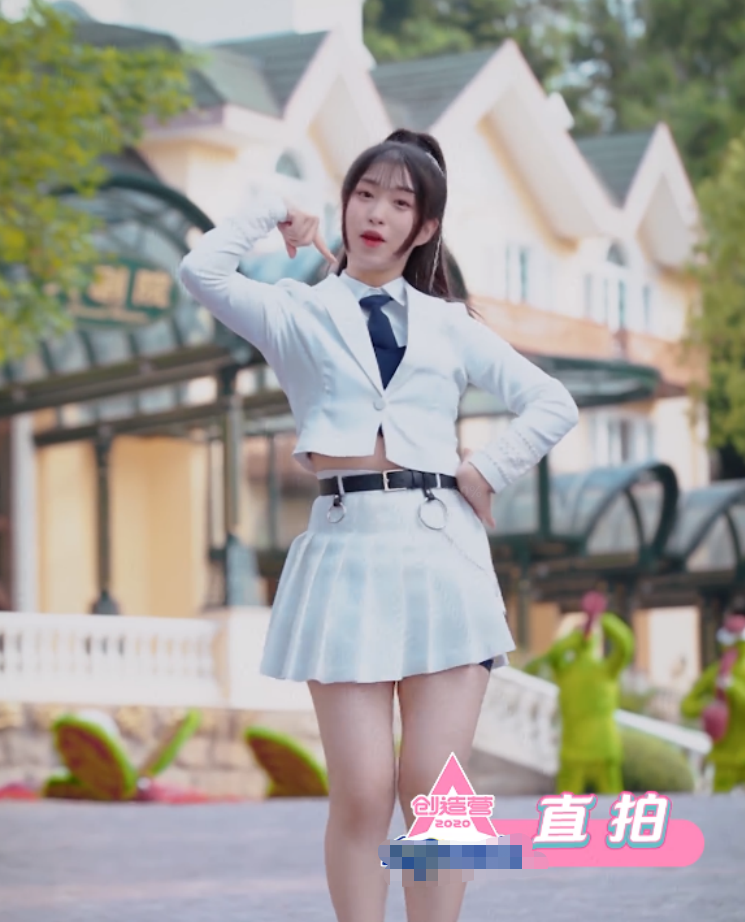 原以为Lisa刘海够“铁”，见林嘉慧跳舞时头发，才懂啥是铁刘海了