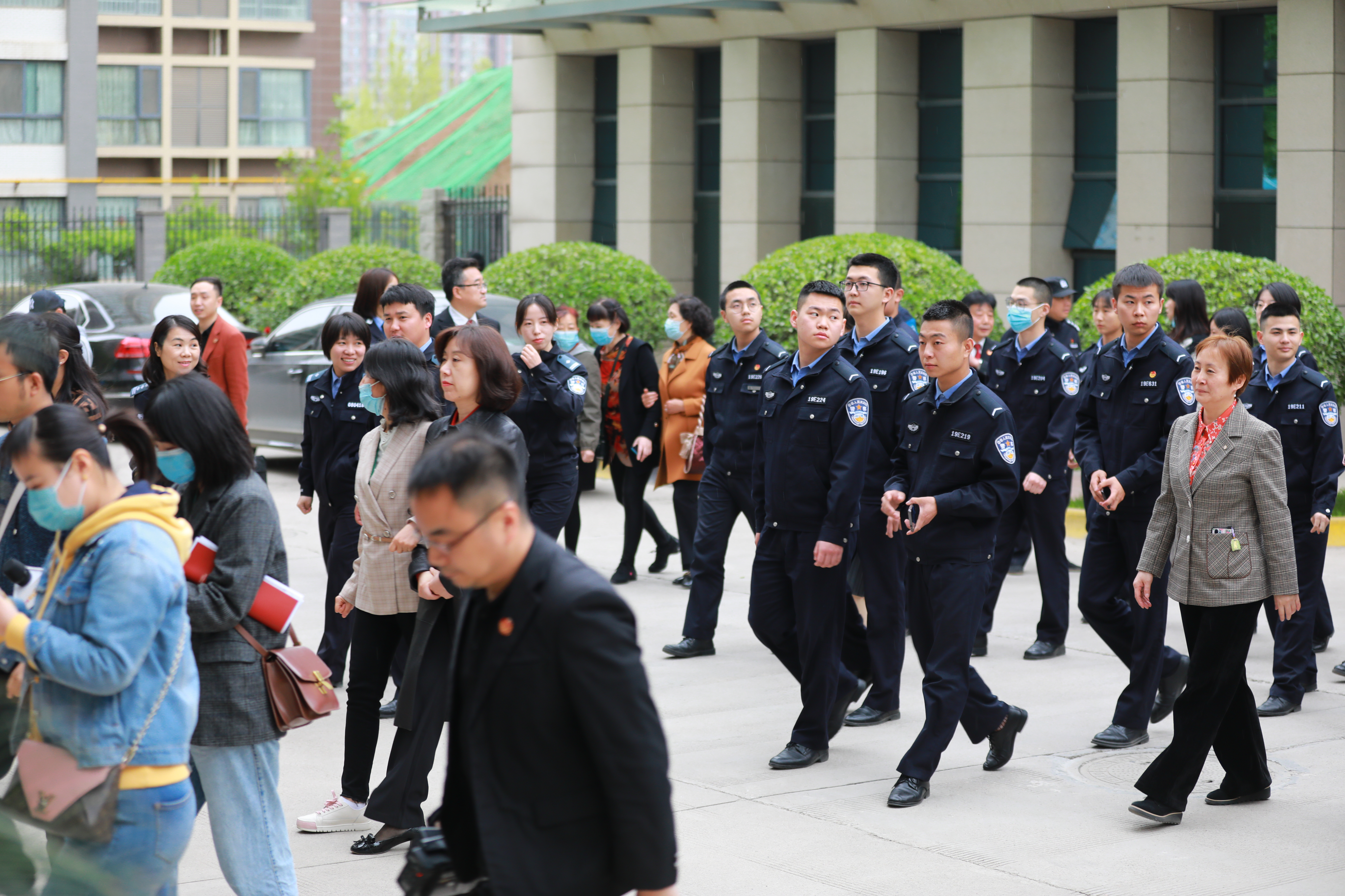 西安市中院举办“警营开放日”活动