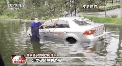 車輛涉水如何自救？超實用指南→