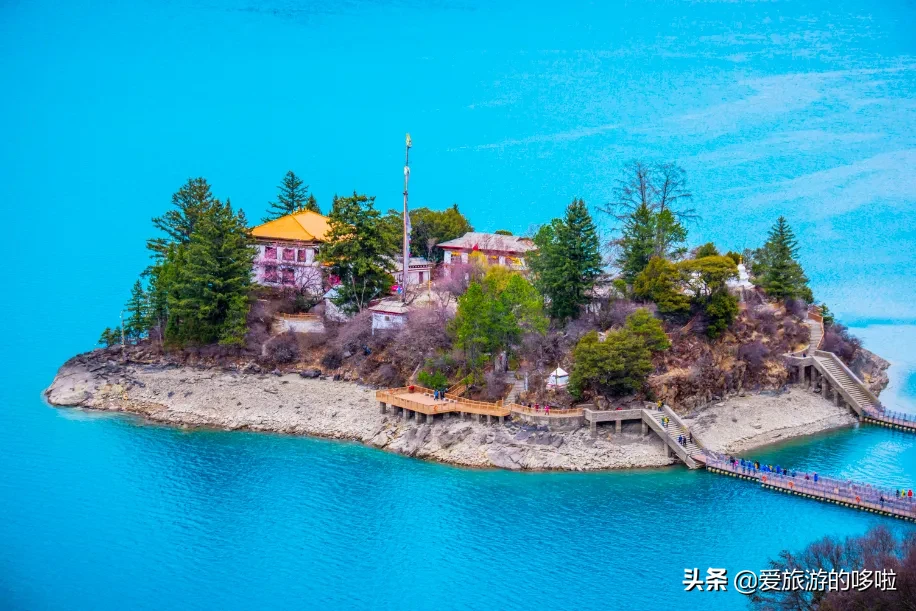 The best place to travel in October-November, the late autumn tour bus is about to depart