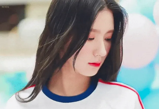 粉丝们纷纷要求Lucas退出NCT;K-POP新一代女爱豆颜值铁三角?