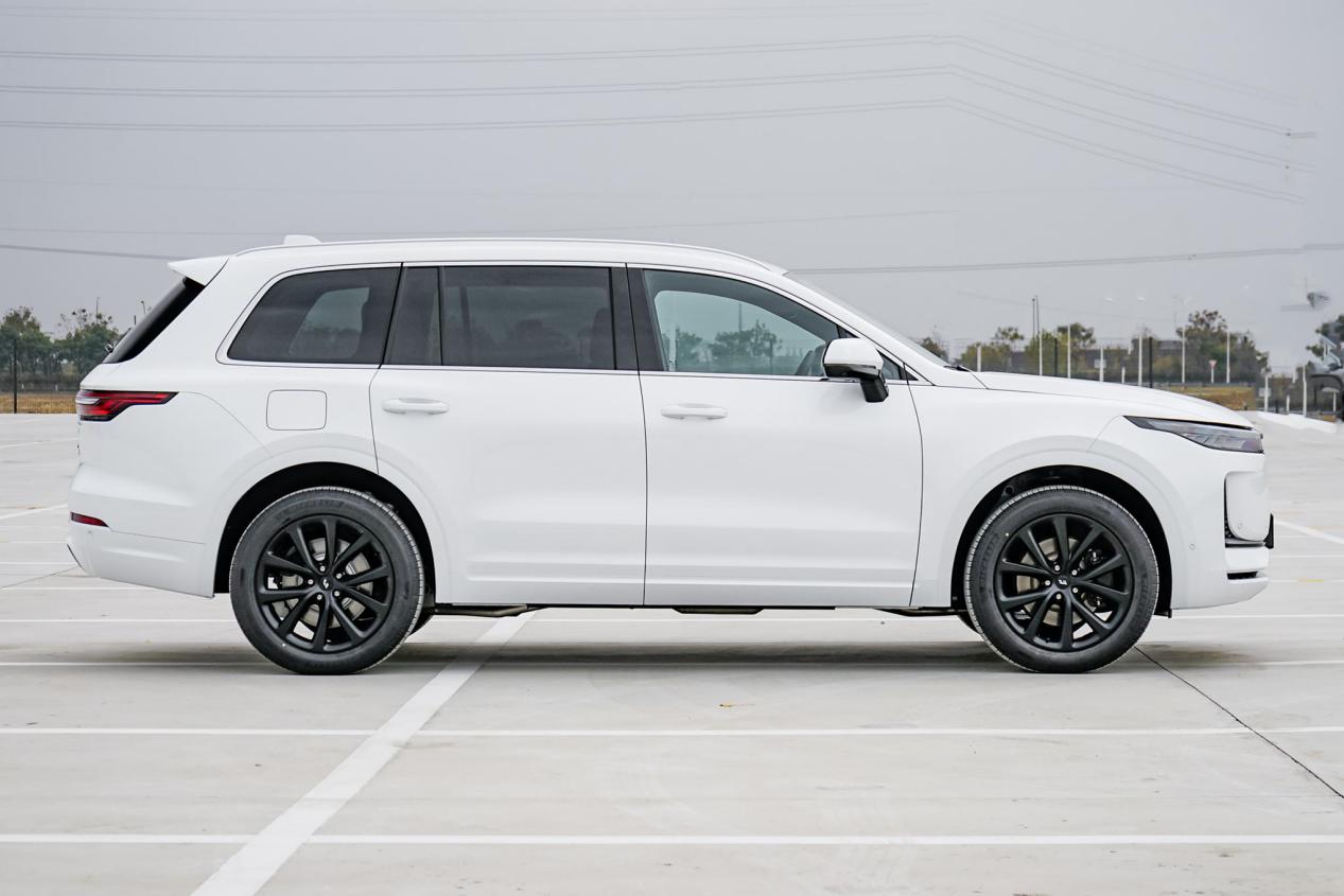 电动汽车怎么买？长续航、大空间，这2款好车或许很适合你