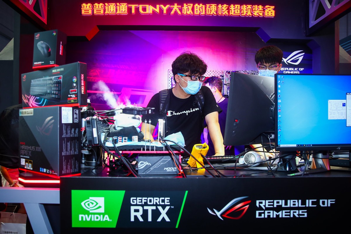 液氮超频+CF对抗赛 华硕主板引爆BW2021