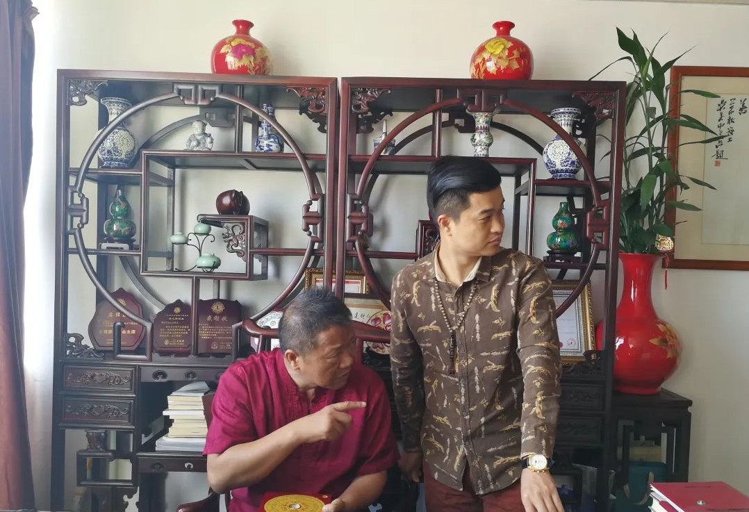 新春伊始，曾祥裕在广州为白领青年成功开办两期赣州杨公古法风水学习班