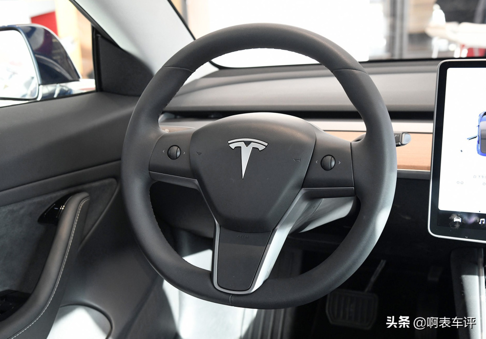 “伏地魔”特斯拉MODEL 3，内饰极简，最大续航605KM