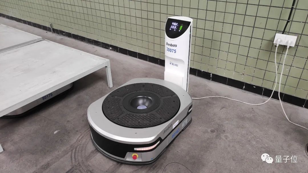 25台机器人=18名搬运工，我在徐福记工厂围观旷视河图落地