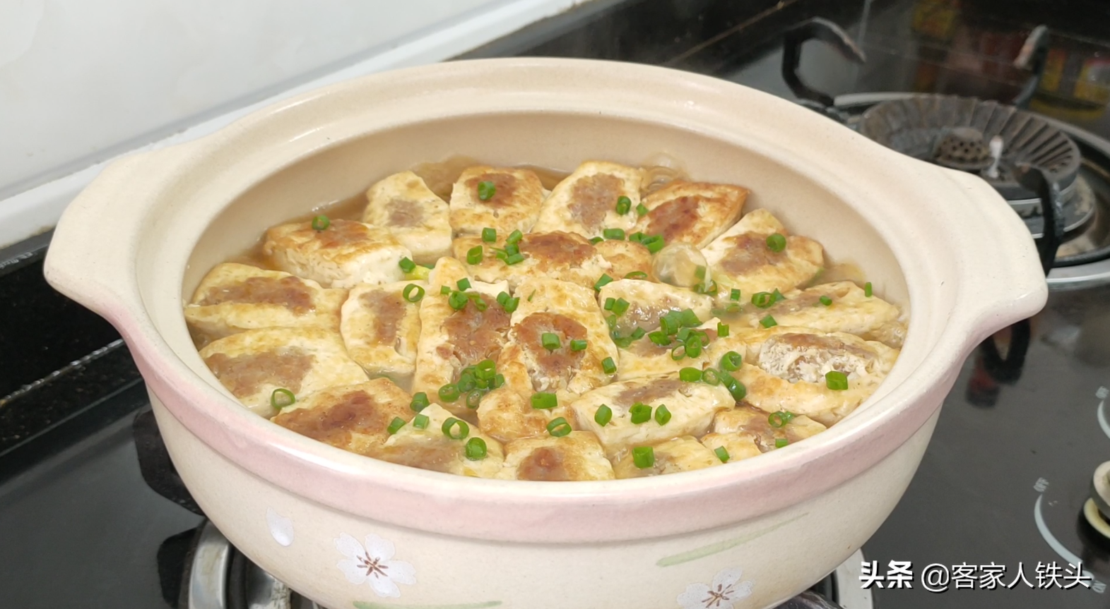 3块豆腐1棵白菜，教你一锅客家有名的家常菜，鲜嫩味美越吃越爱吃