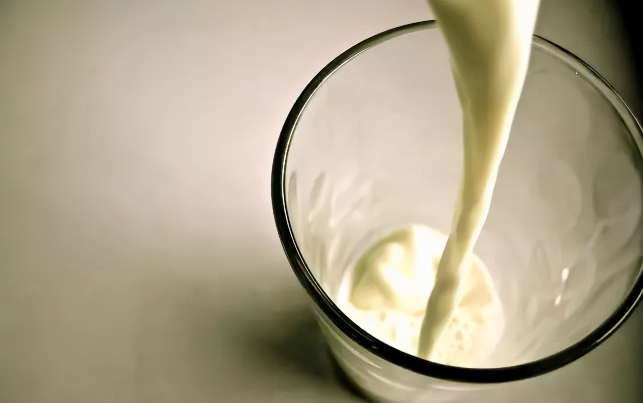 牛奶是孕妇的“黄金水”，但这三个情况下喝，反倒会影响身体健康