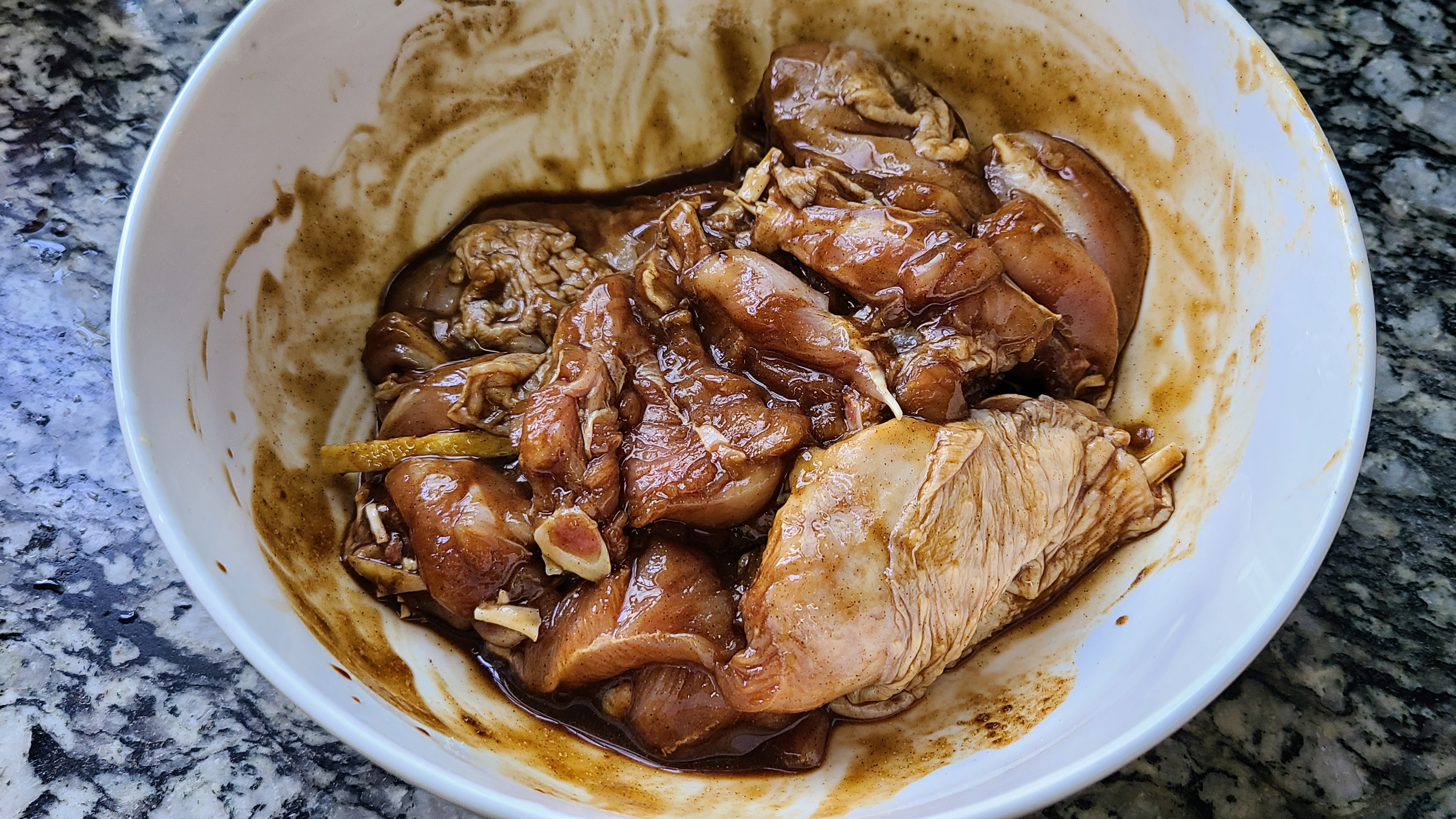 鸡腿别直接炖，广东人教我一个做法，美味好吃，每次都吃光