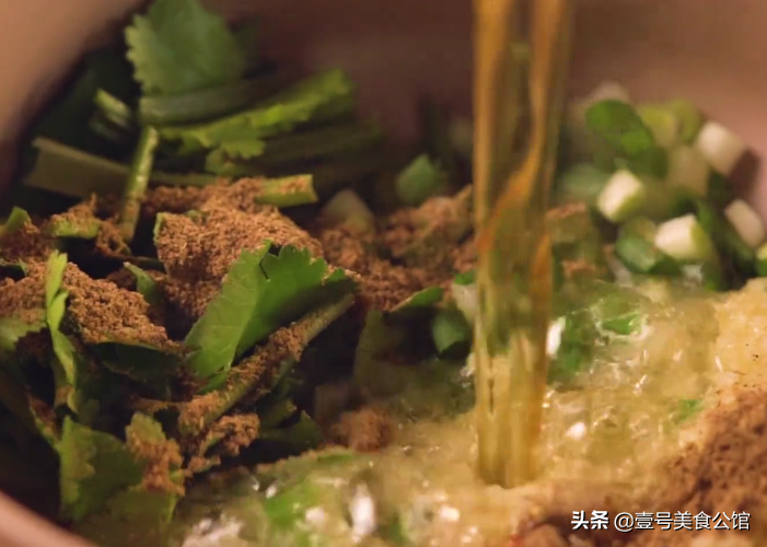 分享一款香炸豆腐丸子，外酥里嫩，好吃又解馋，家人爱吃的美食