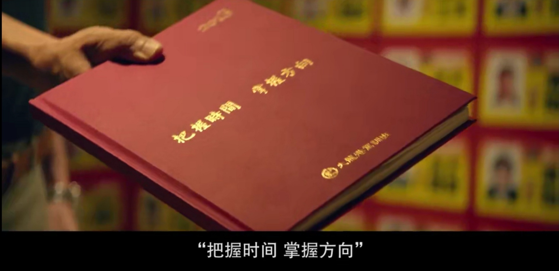 小儿子伤人入狱，大儿子跳楼自杀，这部电影里