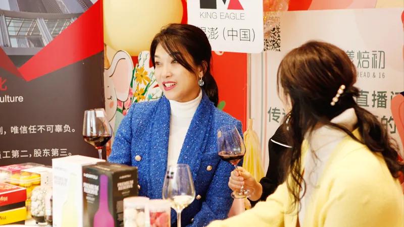 鲲澎（中国）葡萄酒&西点直播专场引领场景化、体验式直播新模式