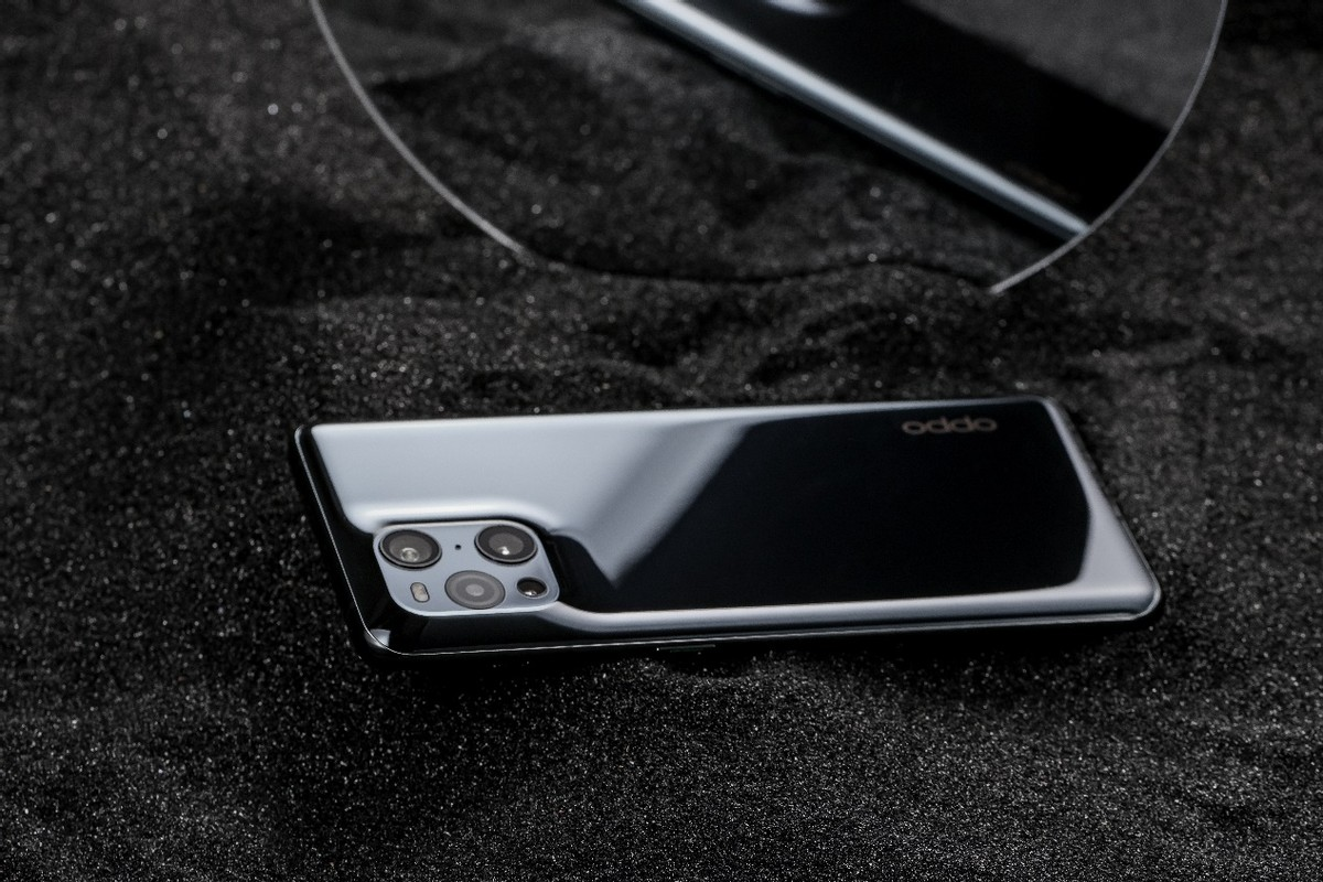 OPPO hand in hand Ni Ni of fashionable and inspirational home aids force 10 years to make Find X3 ideally