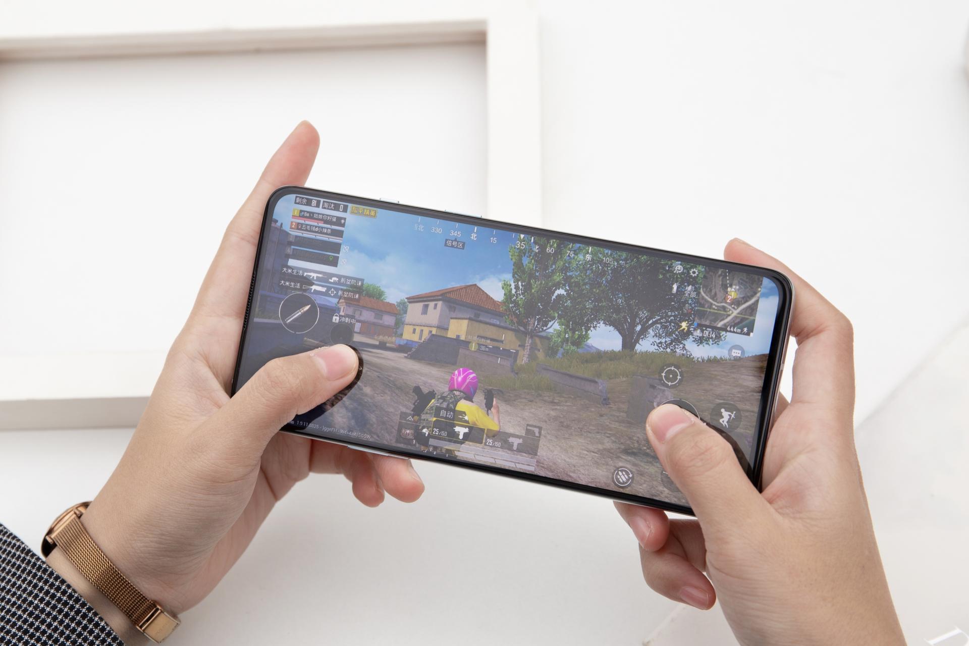 喜欢拍照买华为，想要好屏幕选一加，这种说法到底对不对？