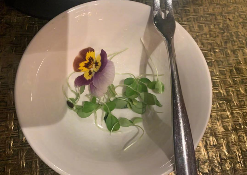 40岁沈腾罕晒健身照，腰细手臂肌肉感强侧颜帅，网友：校草回归