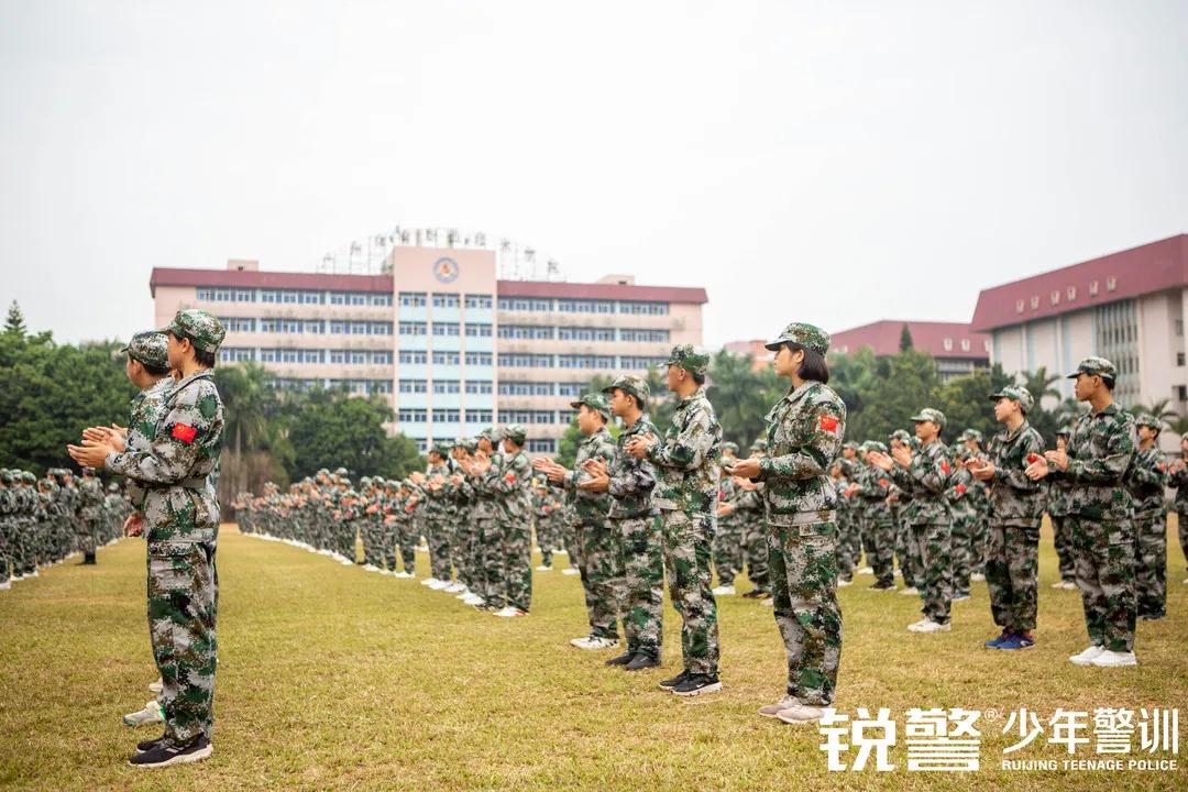 军事素质拓展：一身戎装，乘风破浪