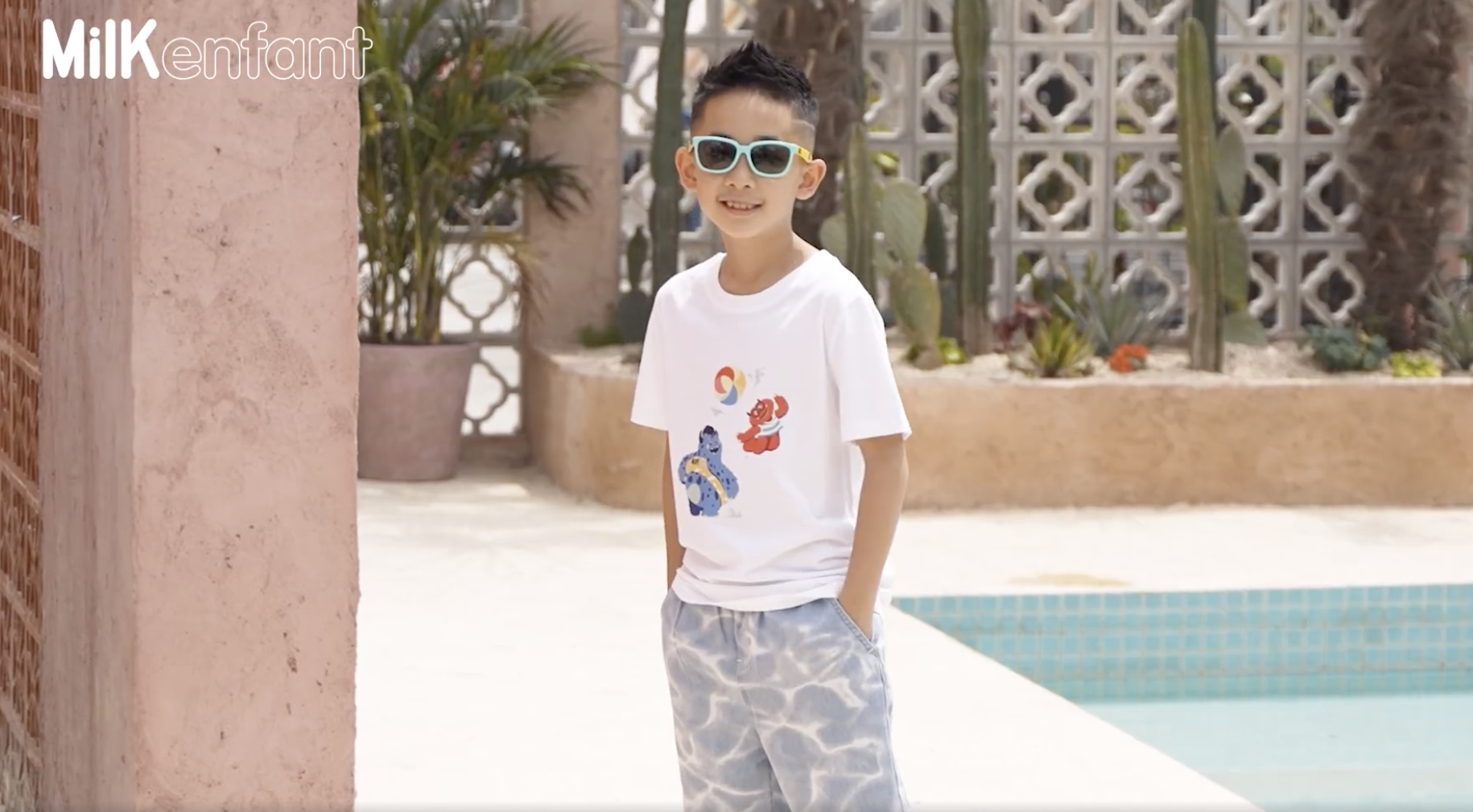 Jasper拍六一写真，8岁小小春长成翩翩少年，玩水吹泡泡充满童趣