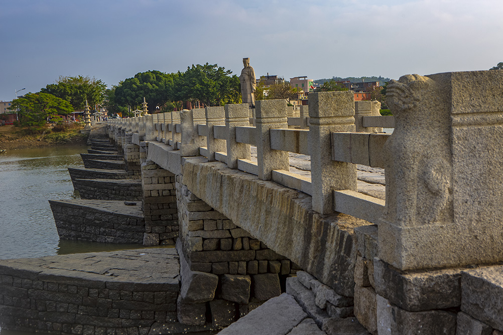 福建泉州的洛阳桥，是中国四大名桥中，唯一免收门票的千年古桥