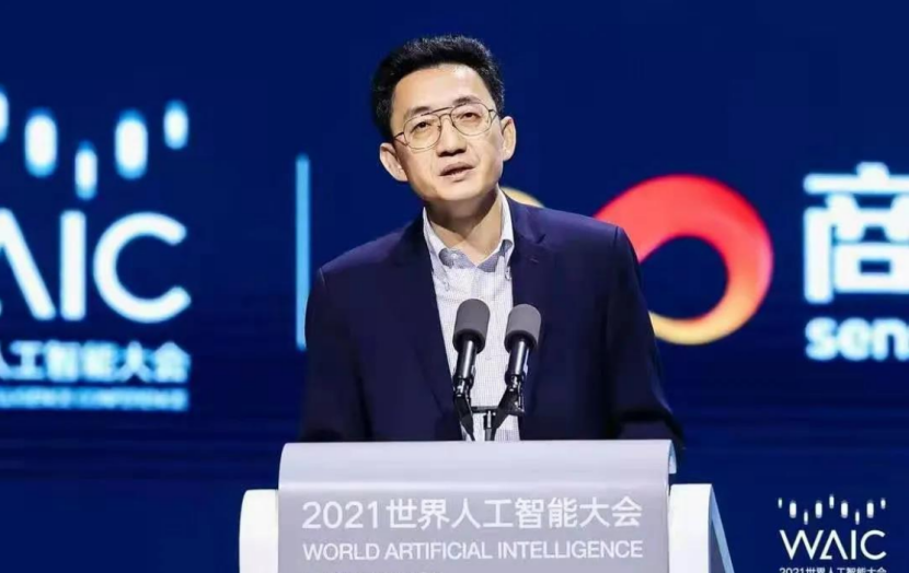 广汽与华为携手造车；上汽无人驾驶出租车年内运营