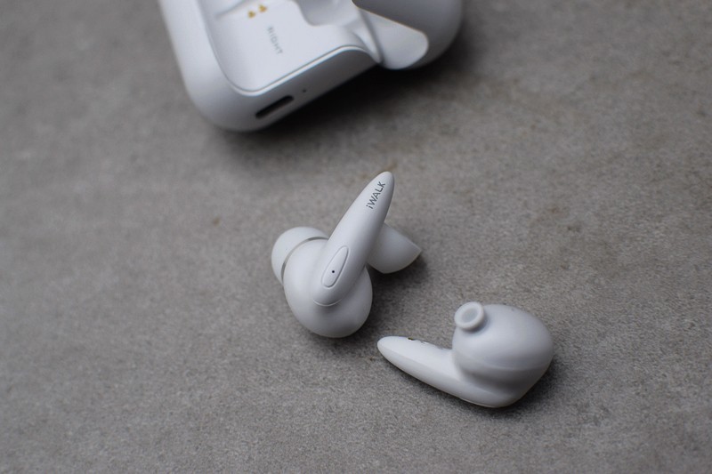 搭载10MM复合振膜 iWAKL魔音半入耳蓝牙耳机体验