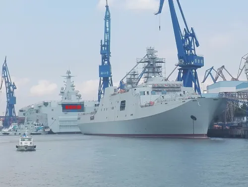 中国075型“两攻”2号舰下水，对中国海军来说这只是开始！