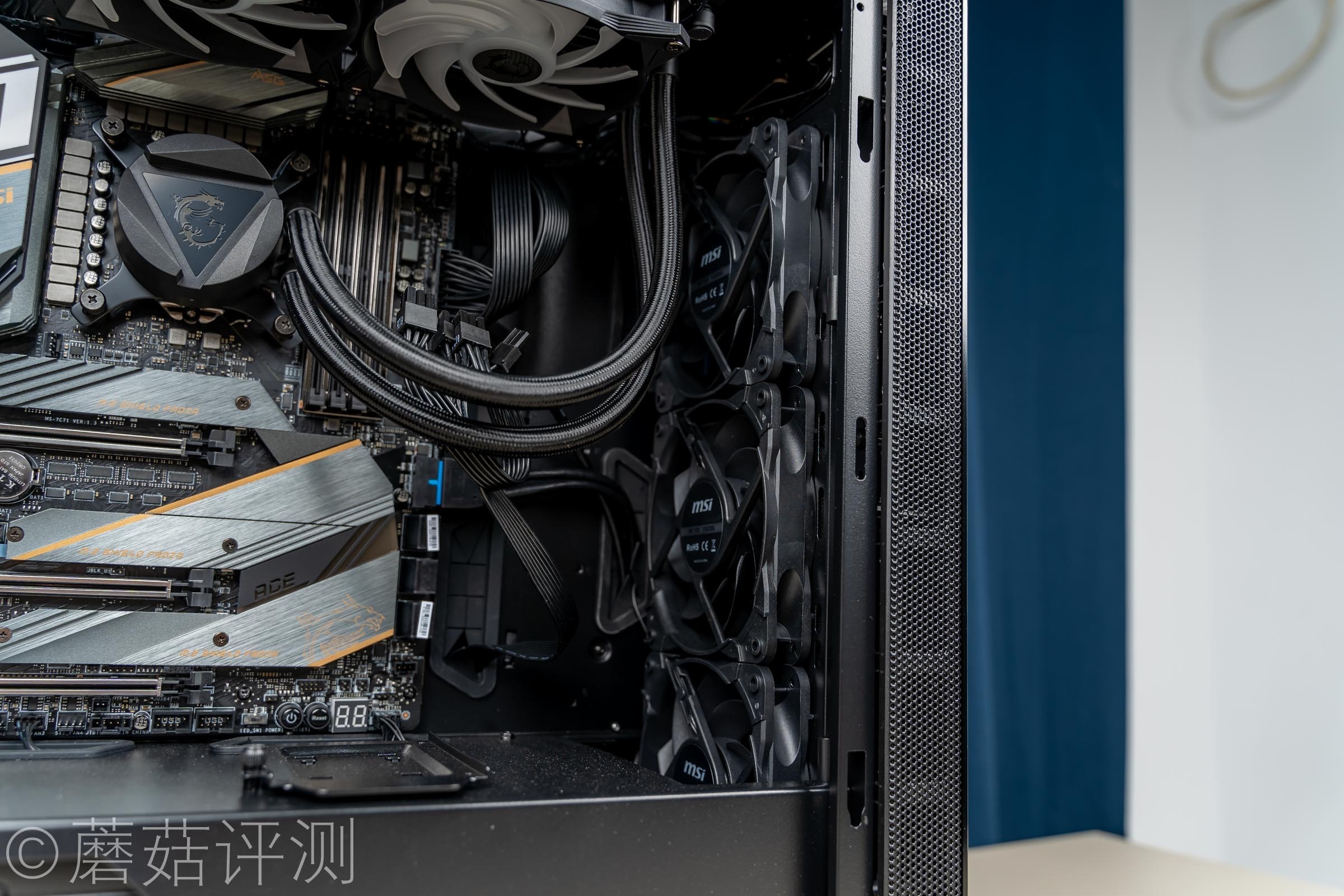 原来整机还可以这样装！微星MAG幻彩佩龙斧I9 10900K主机 拆解评测