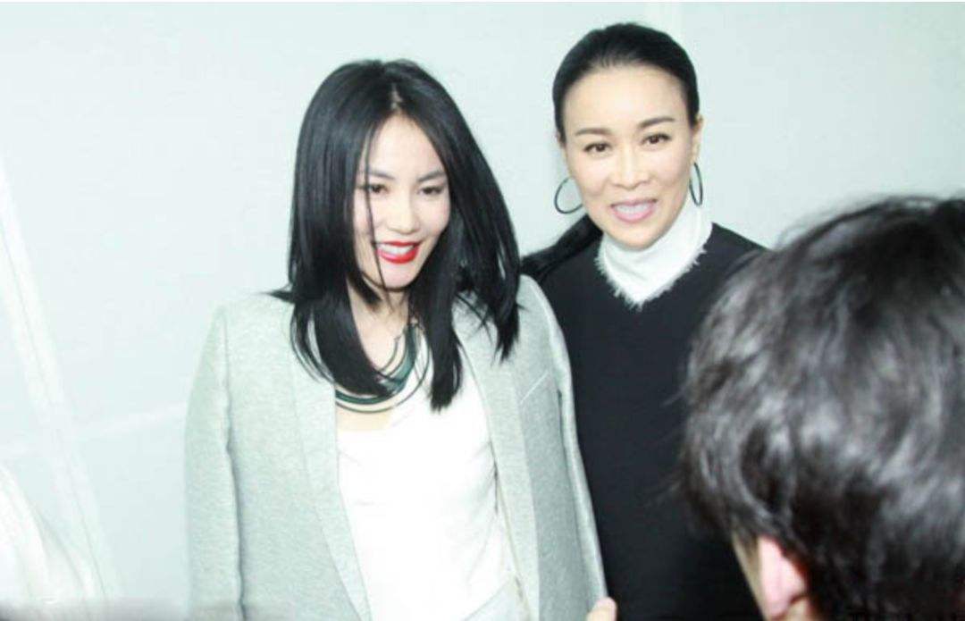 王菲综艺感十足，给那英取外号？王菲：那大傻