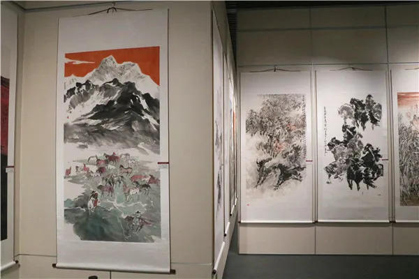 武威天梯山石窟专题展”“武威市第一届‘马文化’美术作品暨‘凉州词’书法作品展”开展