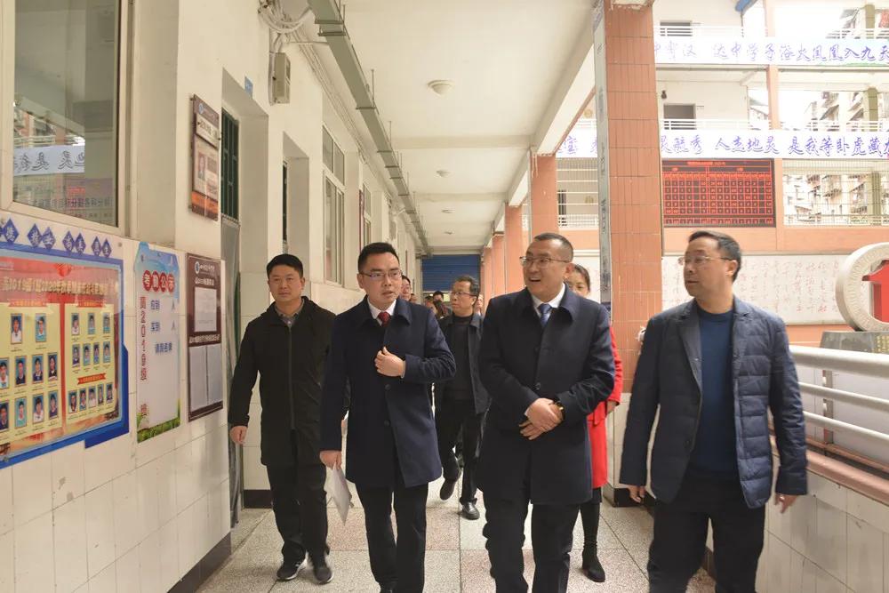 开江中学一行到达州中学考察交流