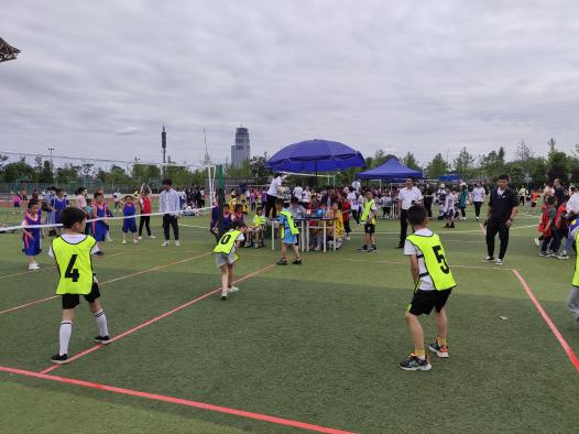 「天府新区华阳中学附属小学•体育」与球共舞，垫起时代新未来